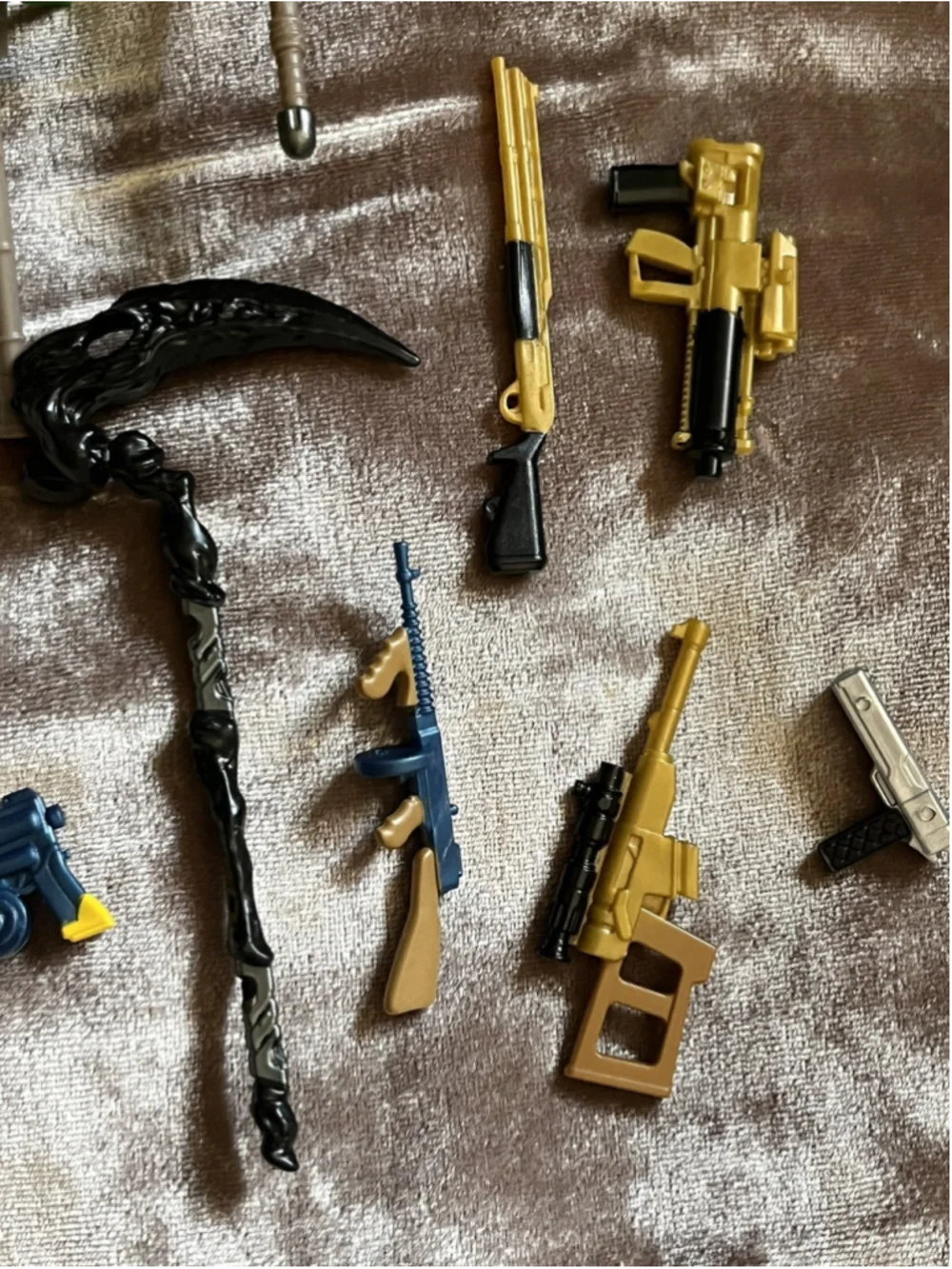 FORTNITE Hasbro Victory Royale Series Chaos Agent Collectible Action FigureBONUS